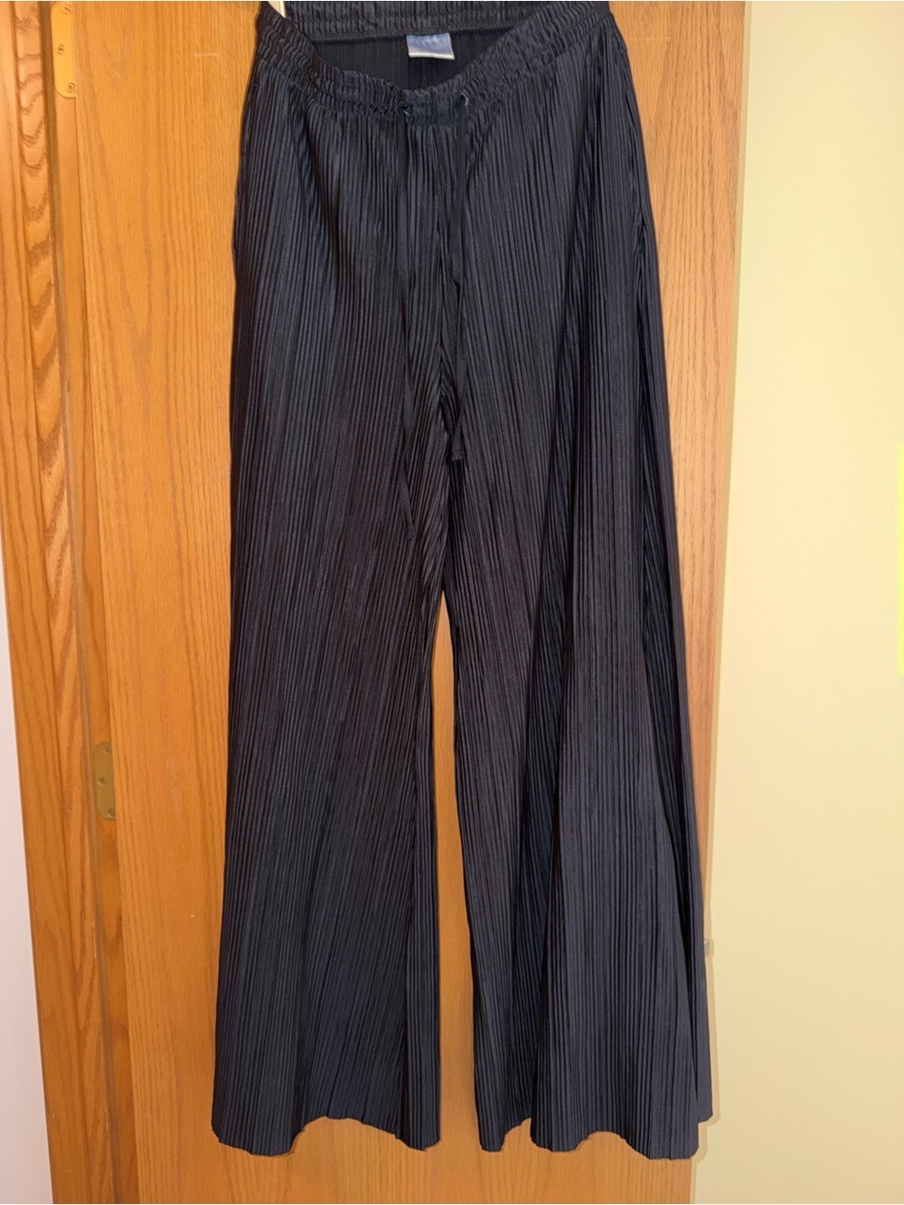 Serra Black Pleated Wide-Leg Pants